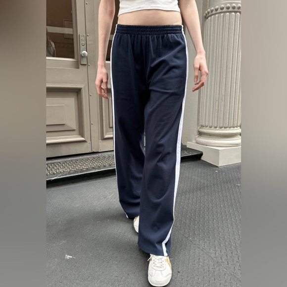 Brandy melville navy blue Anastasia side stripe sweatpants - Picture 4 of 5